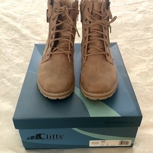 CLIFFS- KELSIE ANKLE BOOTS SIZE 71/2 M